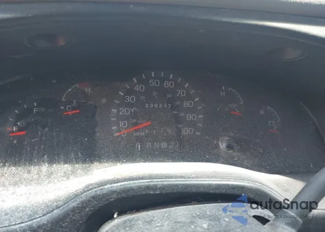 2001 Ford E-150 Commercial/Recreational from USA, damaged, VIN 1FTRE14291HB50427